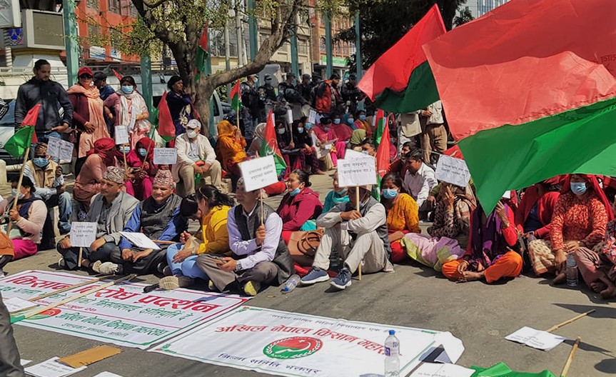 धानमा बाला नलागेर पीडित बनेका किसान पुनः आन्दोलित