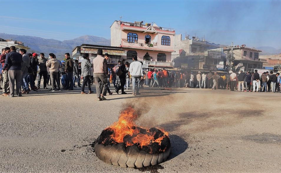 कालिकोटका व्यापारी मृत्यु प्रकरण : सुर्खेतमा यातायात बन्द