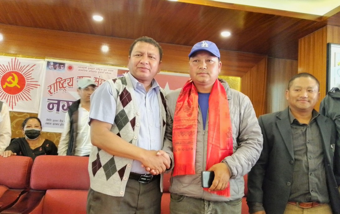 कांग्रेसबाट निर्वाचित ढोरपाटनका वडाध्यक्ष पुन एमालेमा प्रवेश