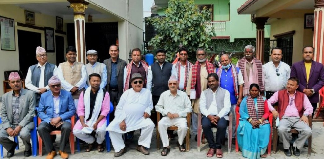 पालिका अध्यक्ष र उपमेयरसहित एक दर्जन जनप्रतिनिधि एमालेमा प्रवेश