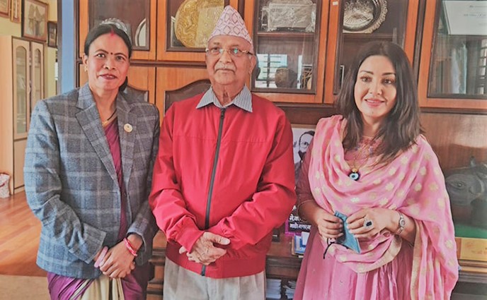 एमाले प्रवेश गर्दै करिश्मा