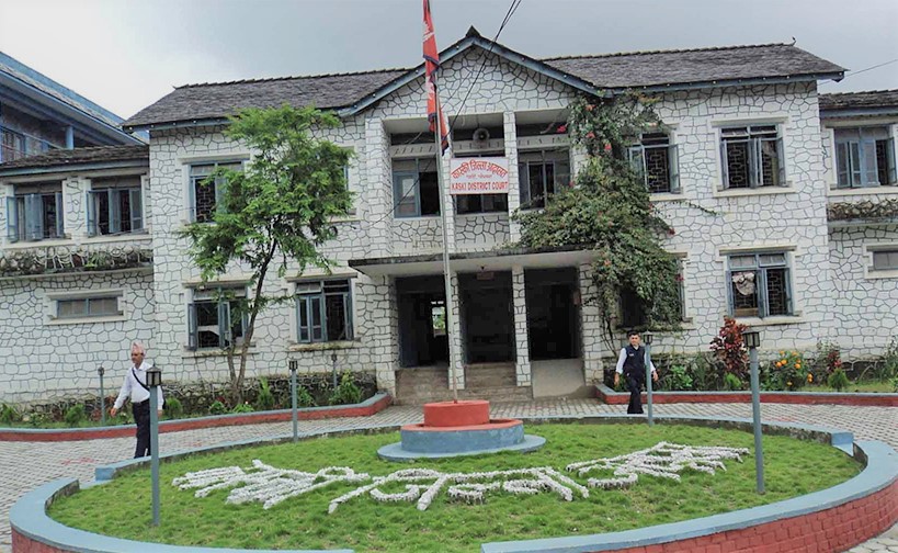 कास्की अदालतको इजलास कक्षमा तोडफोड