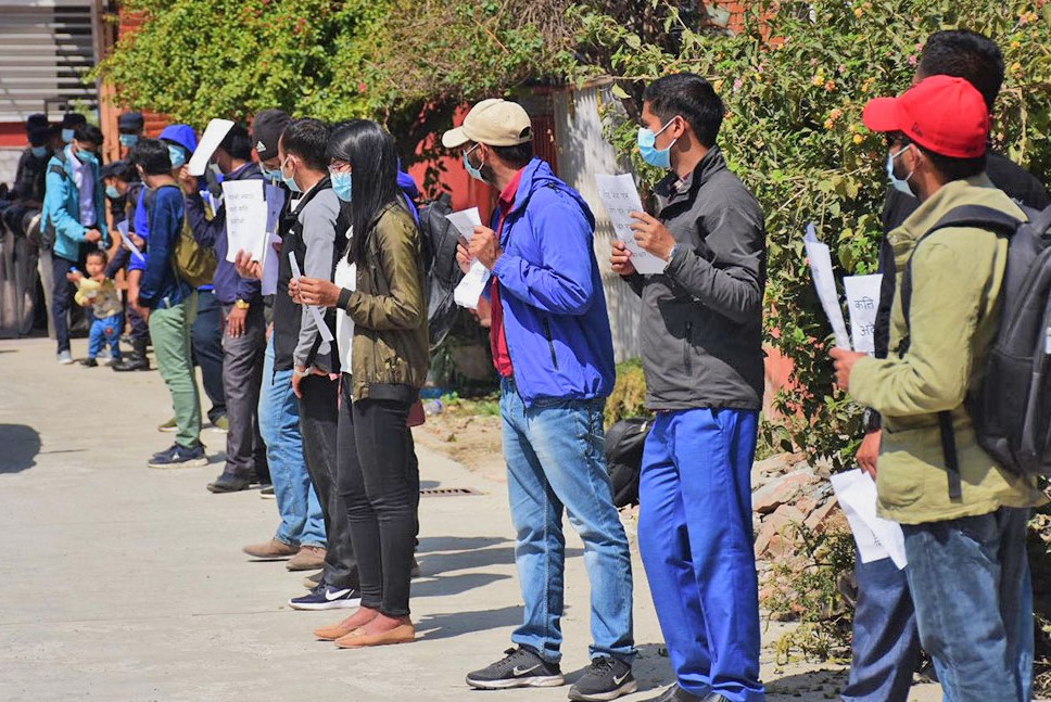 नासुका परीक्षार्थीद्धारा लोक सेवा आयोगमा धर्ना
