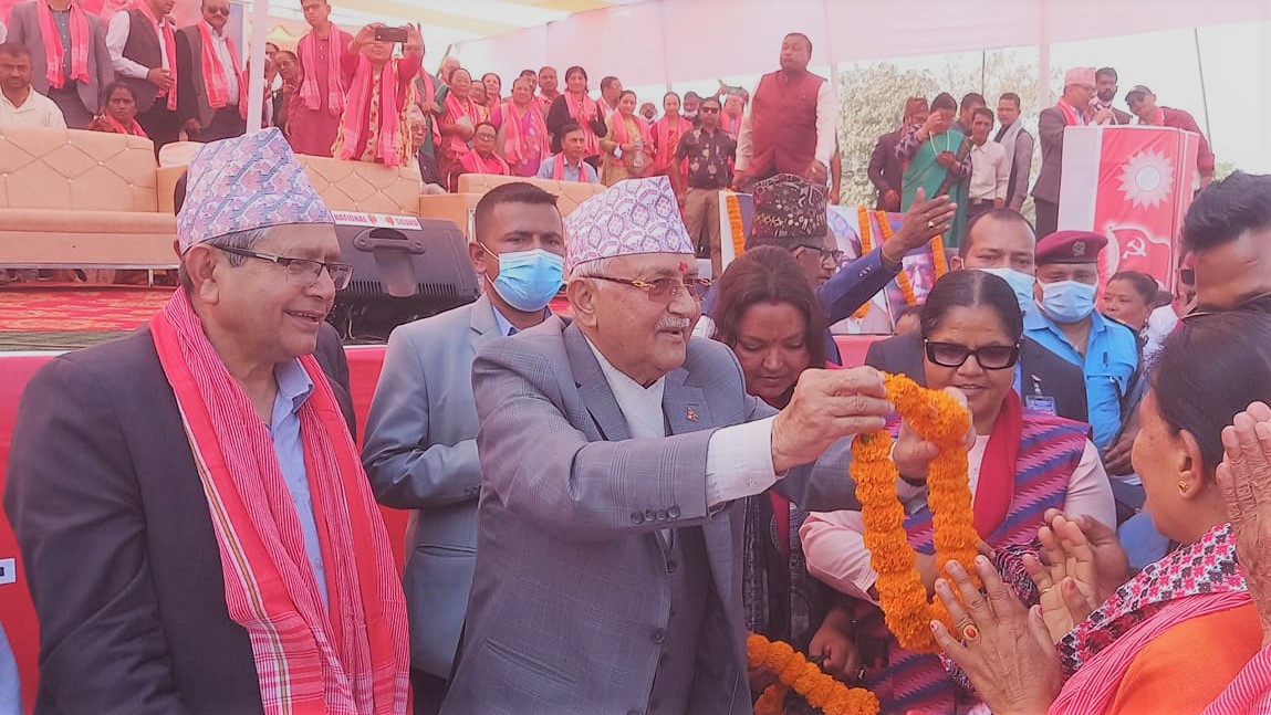 रंगेलीका मेयरसहित माओवादीबाट जितेका सबै जनप्रतिनिधि एमालेमा प्रवेश