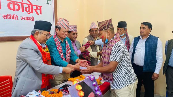 माओवादी केन्द्र परित्याग गरी कांग्रेस प्रवेश