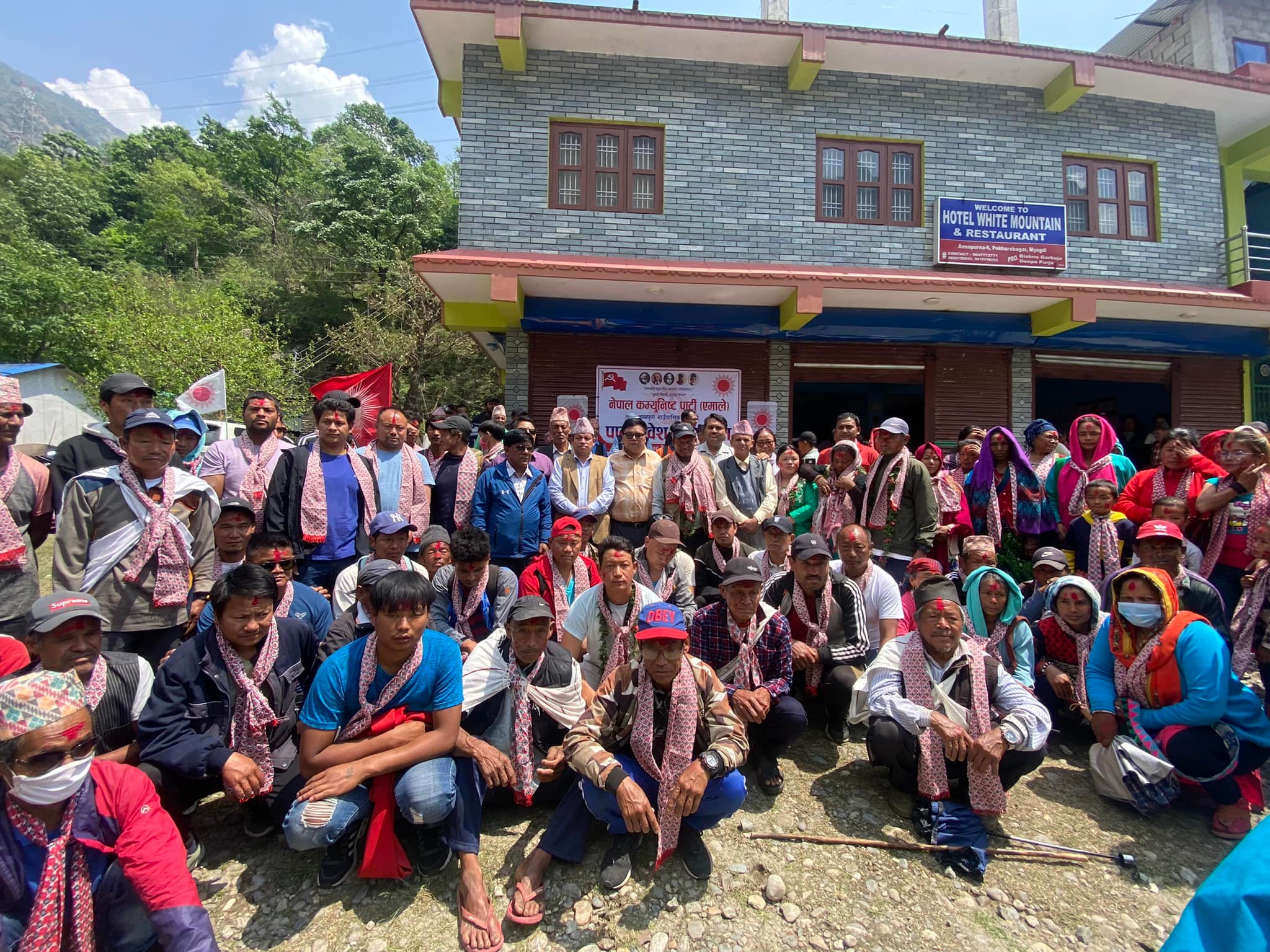 माओवादी केन्द्रका वडा अध्यक्ष उम्मेदवार सहित कार्यकर्ताहरु एमाले प्रवेश