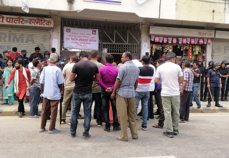उपमेयर कार्कीको उम्मेदवारी खारेज गर्न माग गर्दै घेराउ