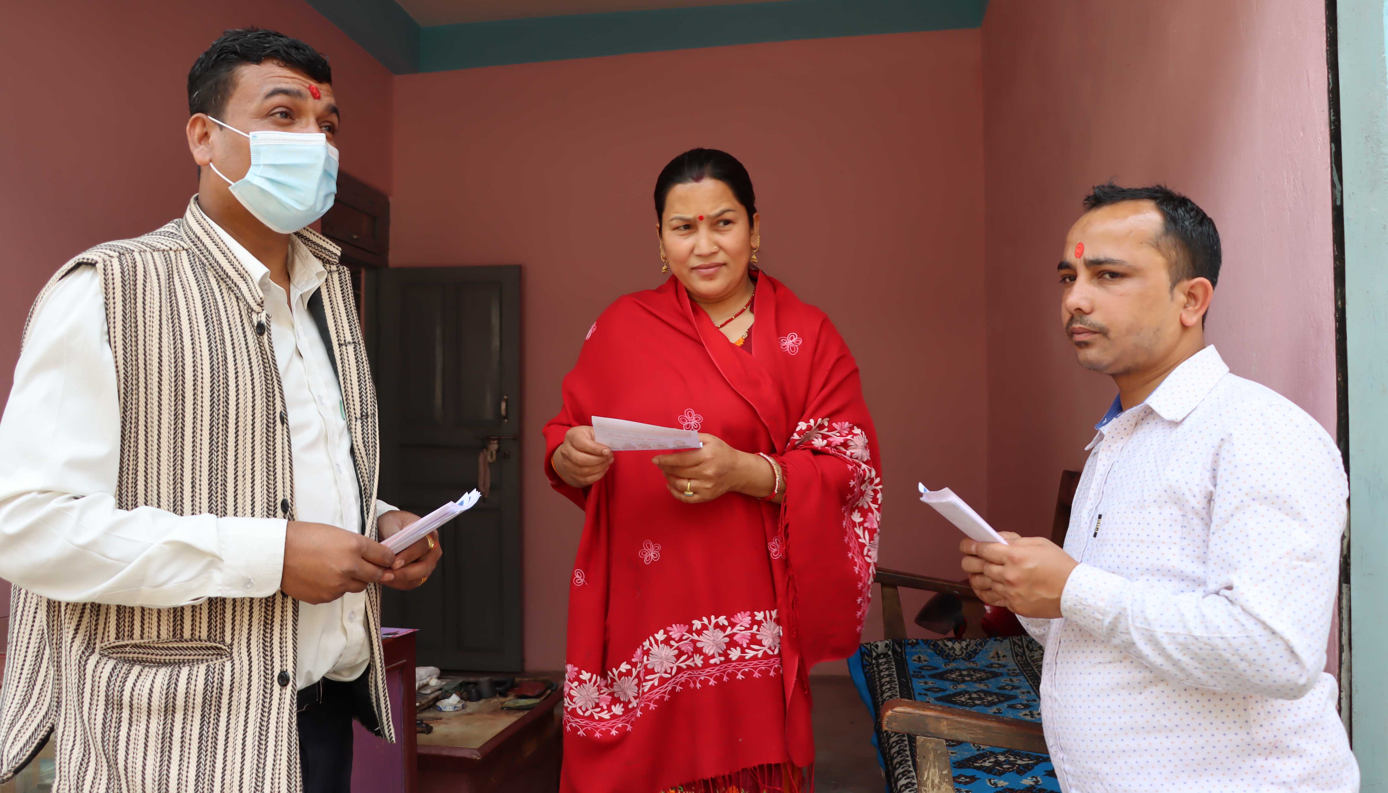 बेनी नगरका कांग्रेस उम्मेदवार भोट माग्दै घरदैलो अभियानमा (भिडियो/तस्बिरहरु)