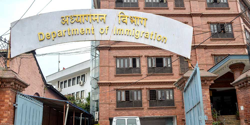 अध्यागमनमा विदेशीले २०० डलर नगद बुझाउनुपर्ने निर्णय खारेज