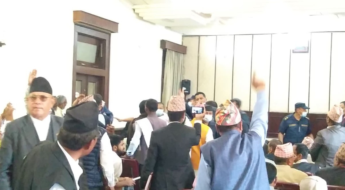 निर्वाचन आयोगले दलहरुलाई बोलाएको छलफलमा चर्काचर्की