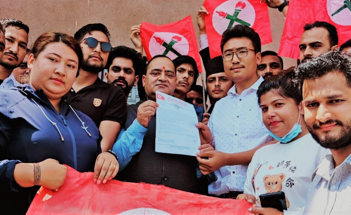 नेविसंघले बुझायो परीक्षा नियन्त्रण कार्यालयलाई ज्ञापनपत्र