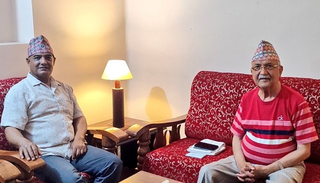 ओलीसँगको भेटपछि धवलशमशेरले भने- अब पाँच दललाई चुनौती त दिनुपर्‍यो