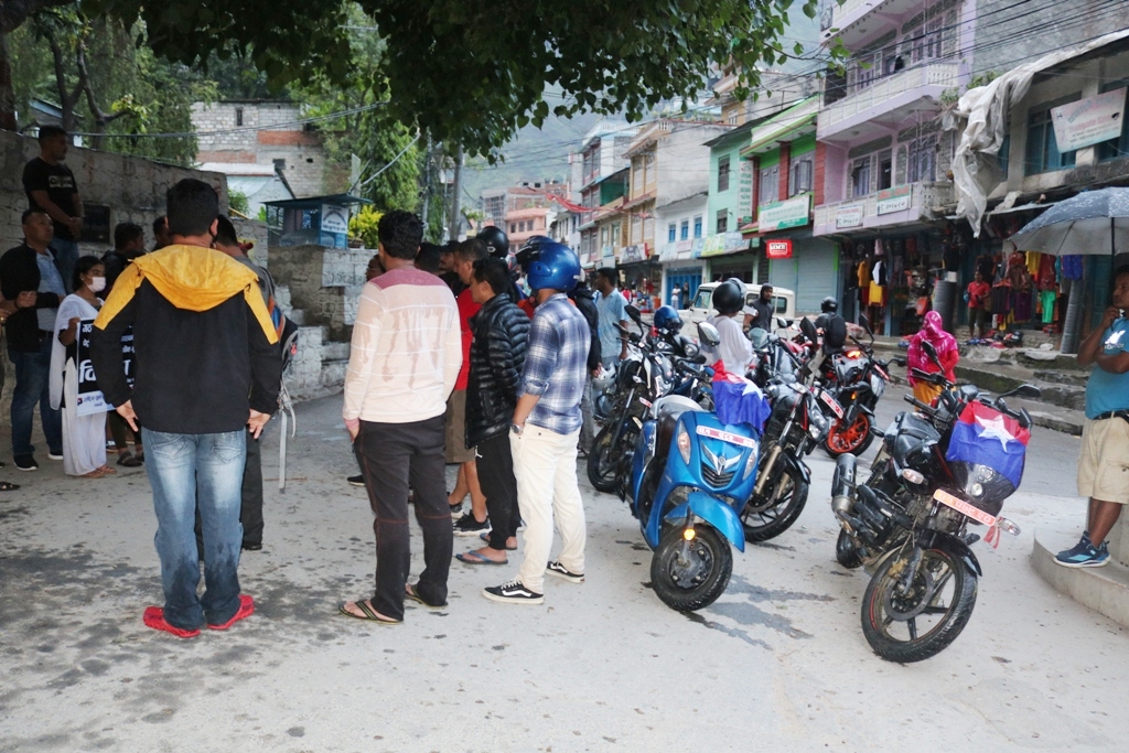 पेट्रोलियम पदार्थको मूल्य वृद्धि विरुद्ध युवा संघ र अनेरास्ववियुको विरोध