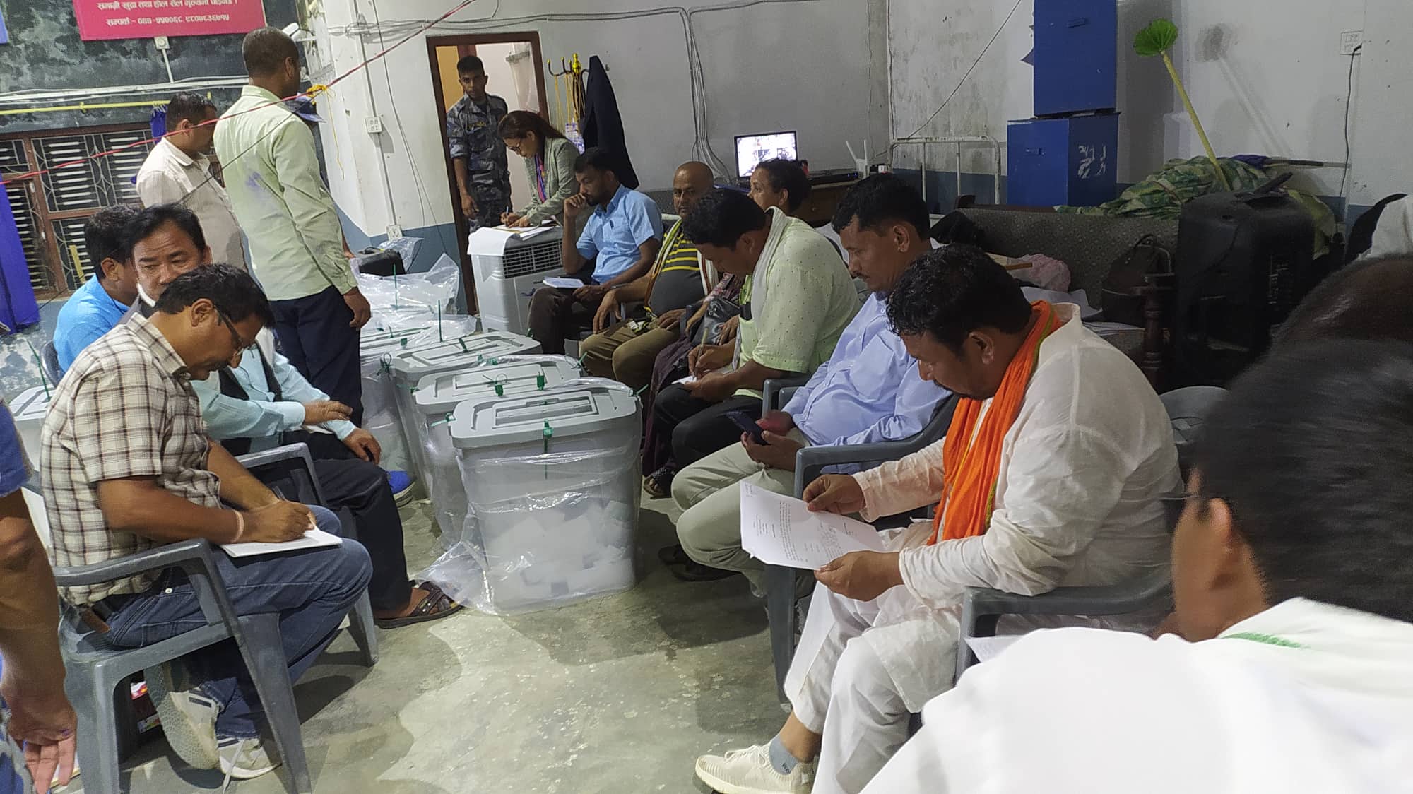 महोत्तरीको बर्दिबासमा यतिसम्म लापरबाही, एउटा बाकसको मत नगन्दै विजेता घोषणा