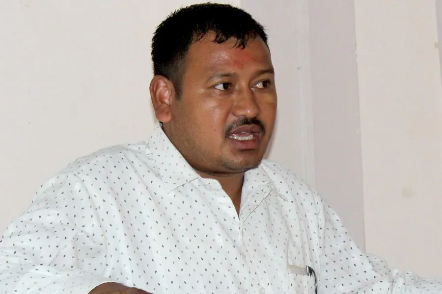 राजापुरका मेयरको निर्देशन : राजनीतिक दलमा आवद्ध शिक्षक र कर्मचारीले सात दिनभित्र दल त्याग गर्नू