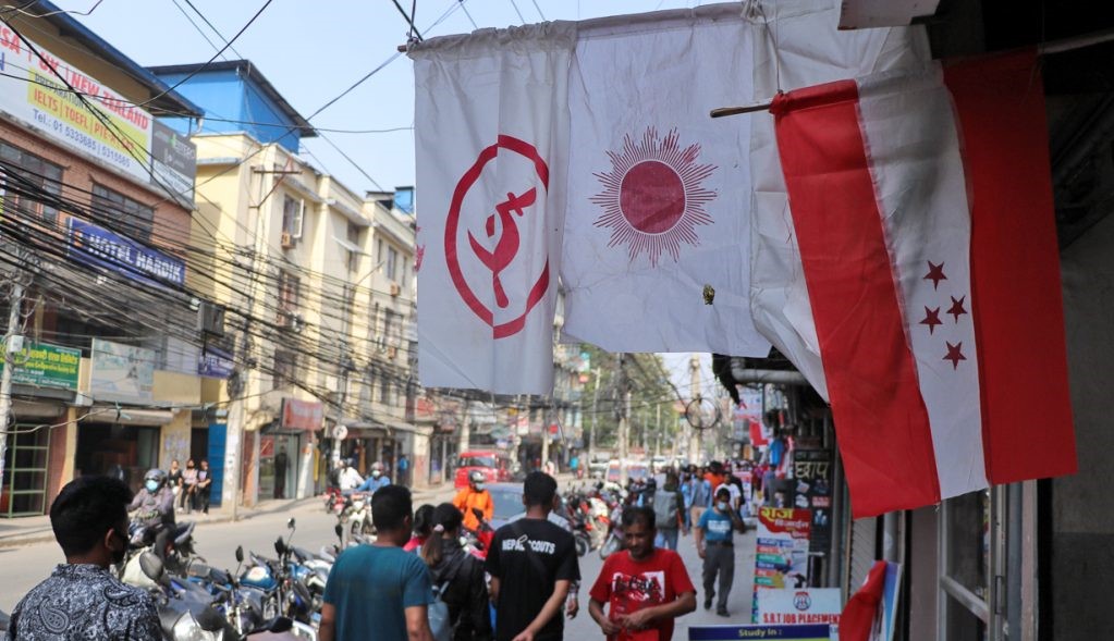 भक्तपुरमा चुनाव प्रचार सामग्री हटाईंदै