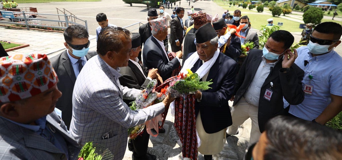 सत्तागठबन्धनको चुनावी सभा सम्बोधन गर्न प्रधानमन्त्री देउवा पोखरामा