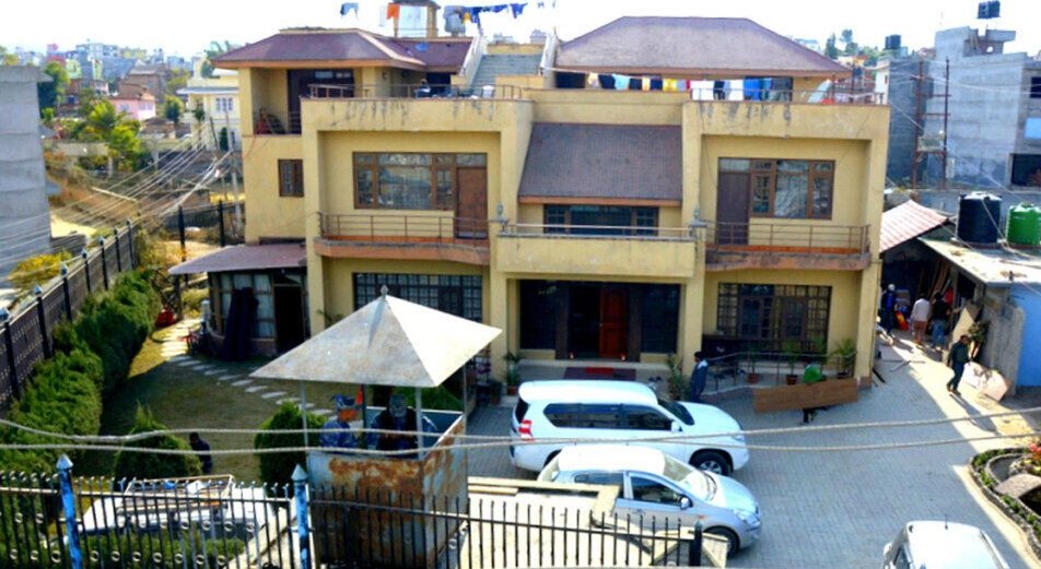 खुमलटार पुगेर गृहमन्त्री र कानुन मन्त्रीले भेटे प्रचण्डलाई
