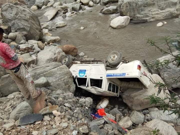 भुरुङ तातोपानीमा बोलेरो जिप दुर्घटना हुँदा १ को मृत्यु, ४ घाइते