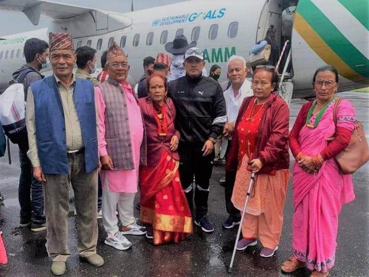 आमा–बुवा, काका–काकी र मामामाइजुलाई मुक्तिनाथ दर्शन गराउन लैजाँदै थिए राजन गोले