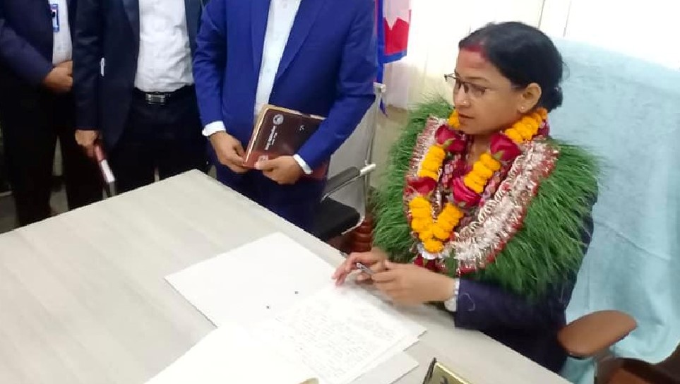 दाहालको पहिलो निर्णय : अब जन्मिने छोरीको निःशुल्क बीमा