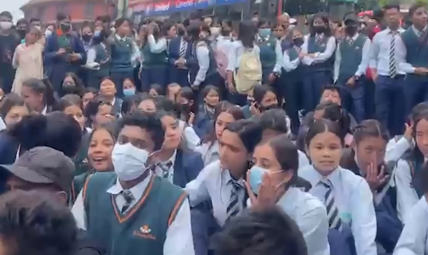 शिक्षकले यौन दुर्व्यवहार गरेको भन्दै सेन्टर लरेन्स कलेजका विद्यार्थी आन्दोलित