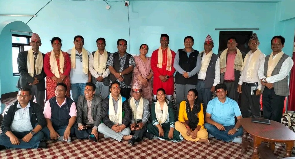 स्वतन्त्रबाट जितेका केसीलाई माओवादीले गर्‍यो सम्मान