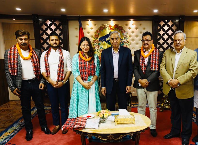 भुवन केसी, रविन्द्र खड्का र श्वेता खड्का कांग्रेस प्रवेश