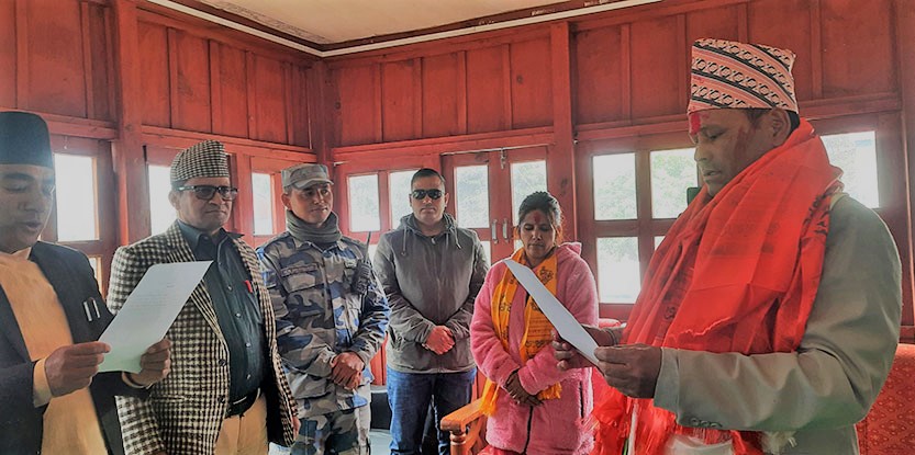 स्वतन्त्रबाट निर्वाचित अध्यक्ष प्यारीलालले एक्लै शपथ लिए