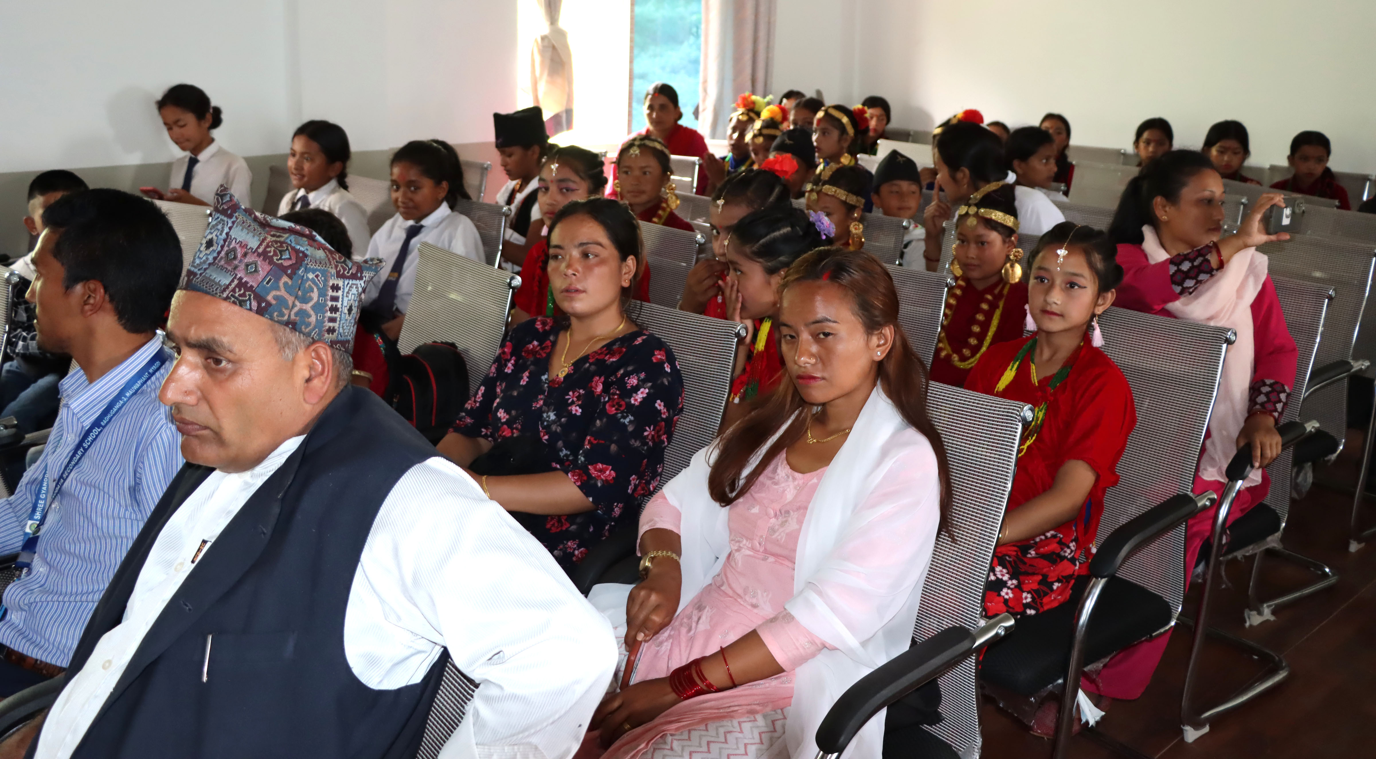 विद्यालय स्तरीय लोकनृत्य प्रतियोगितामा जनता मावि प्रथम (फोटो फिचर)