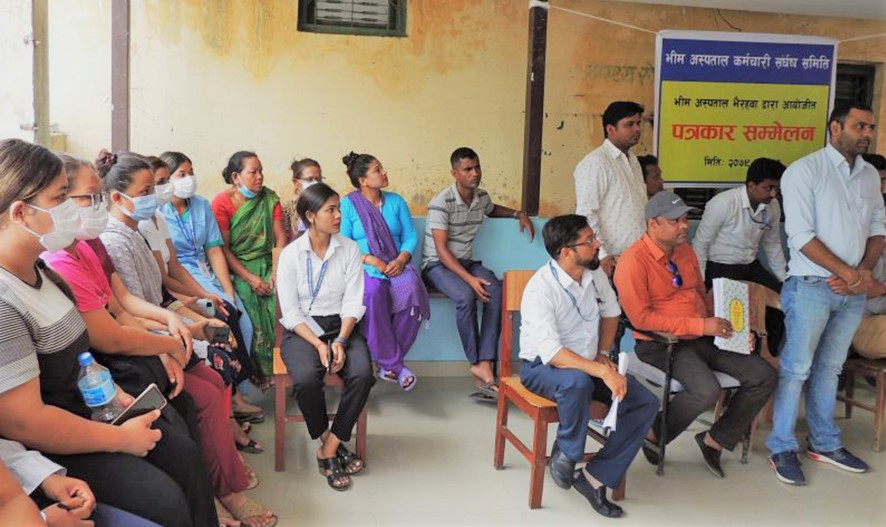 कोरोना महामारीको भत्ता नपाएपछि भीम अस्पतालका स्वास्थ्यकर्मी आन्दोलित