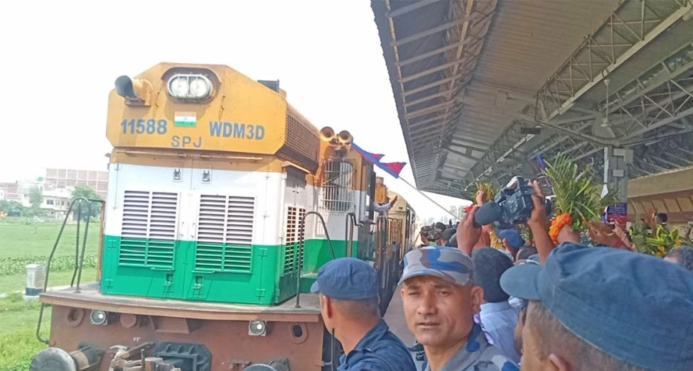 धार्मिक पर्यटक बोकेको भारतीय रेल आइपुग्यो जनकपुरधाम