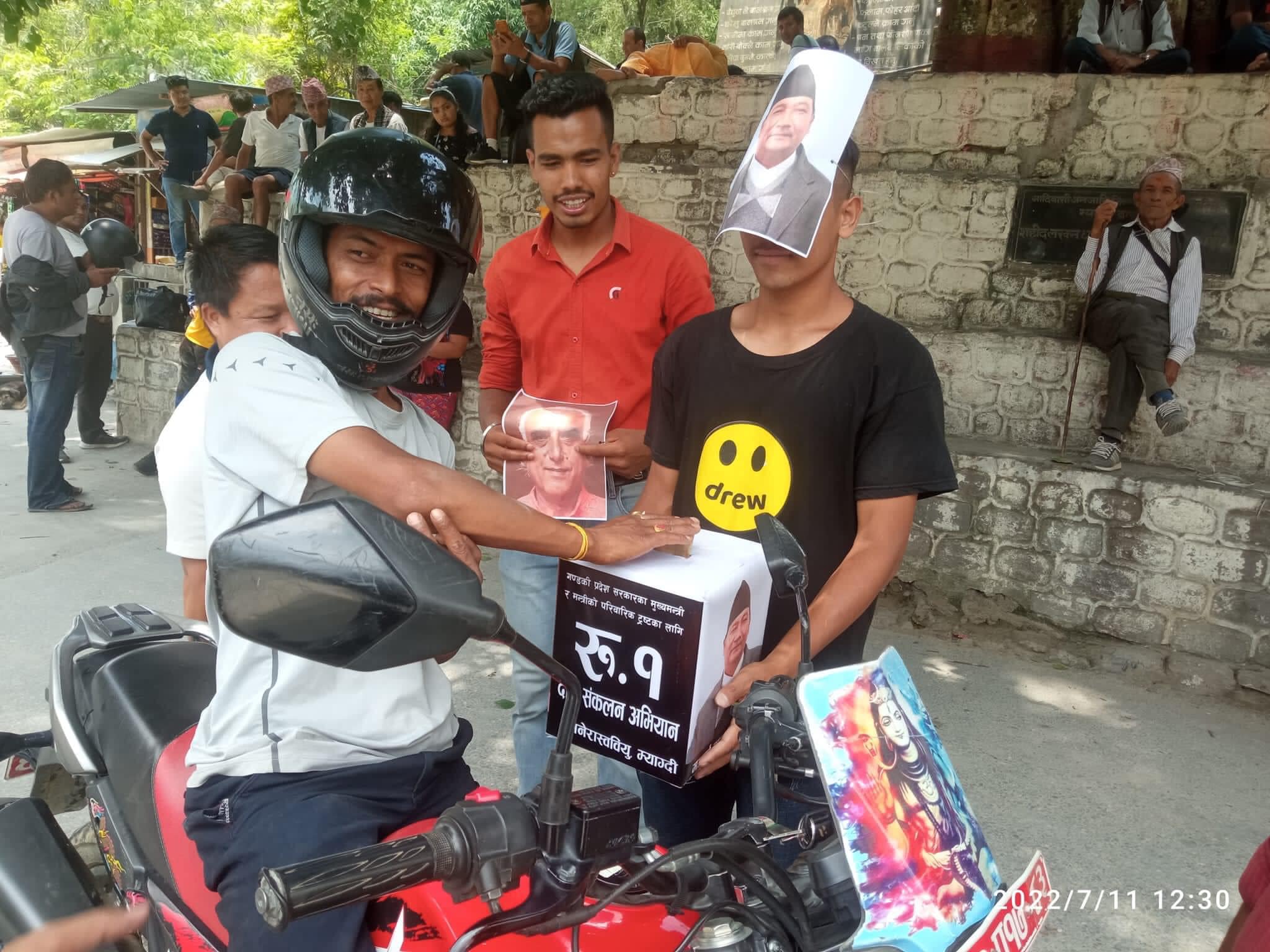 मुख्यमन्त्री र मन्त्रीहरुका लागि अखिल म्याग्दीको रु १ दान अभियान (तस्बिरहरु)