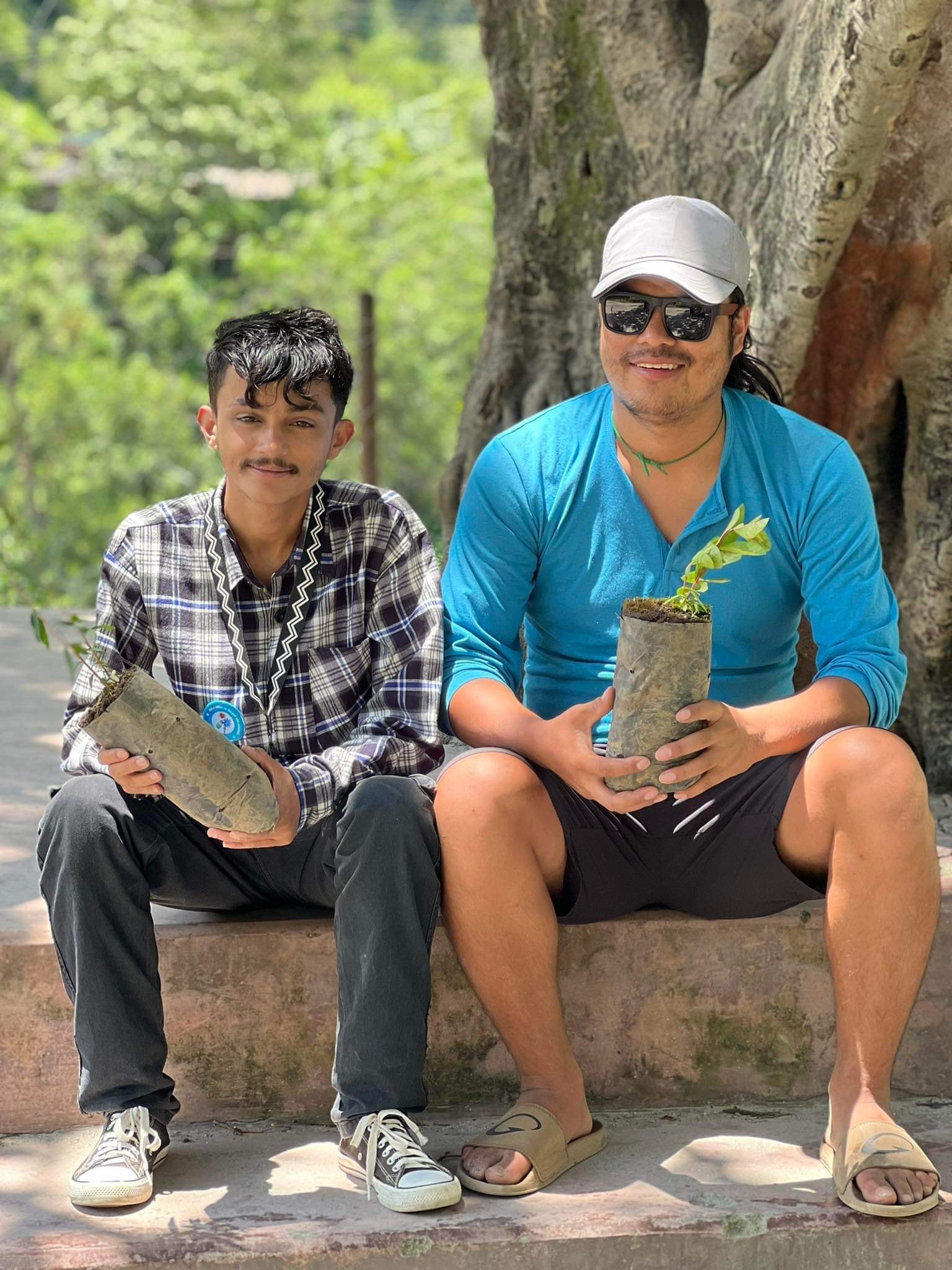 दरबाङमा युवा क्लबद्धारा वृक्षरोपण (तस्बिरहरू)