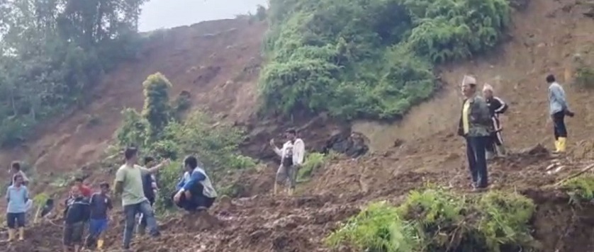 पहिरोमा परी ३ जनाको मृत्यु