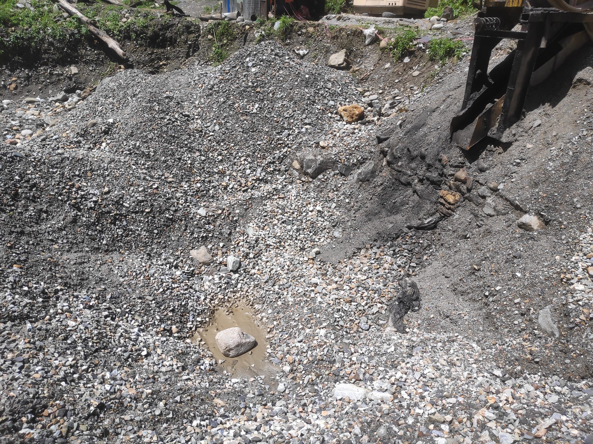 स्याउली बजारमा अवैध क्रसर उद्योग संचालन (तस्बिरहरू)
