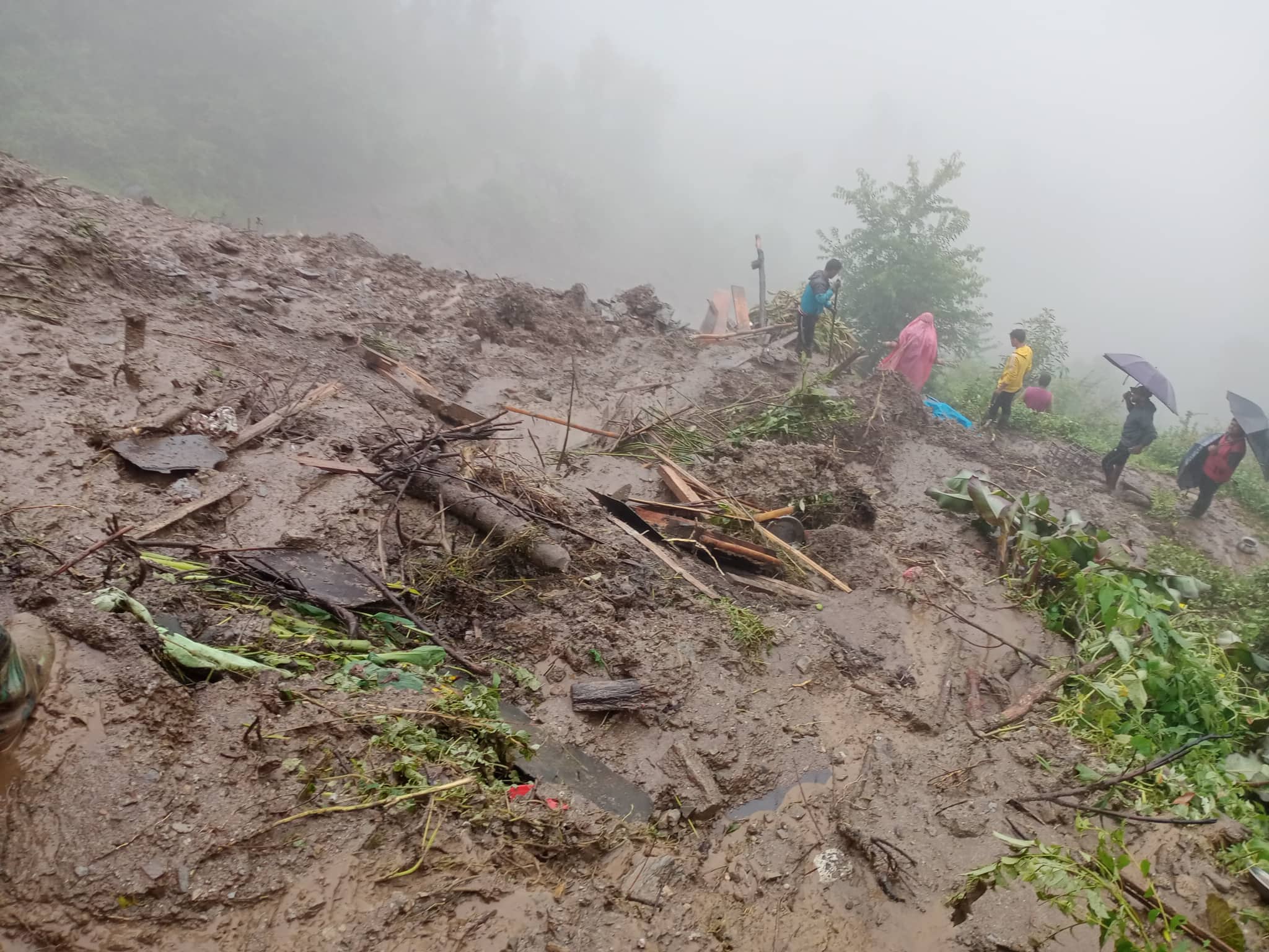 रुमको गाल्दामा पहिरोले पुरिएर दुई जनाको मृत्यु ,तीन बेपत्ता