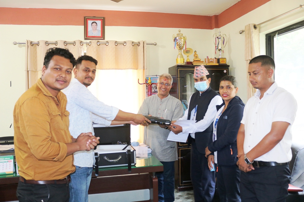 नगरपालिकालाई भिडियो एक्सरे मेसिन सहयोग