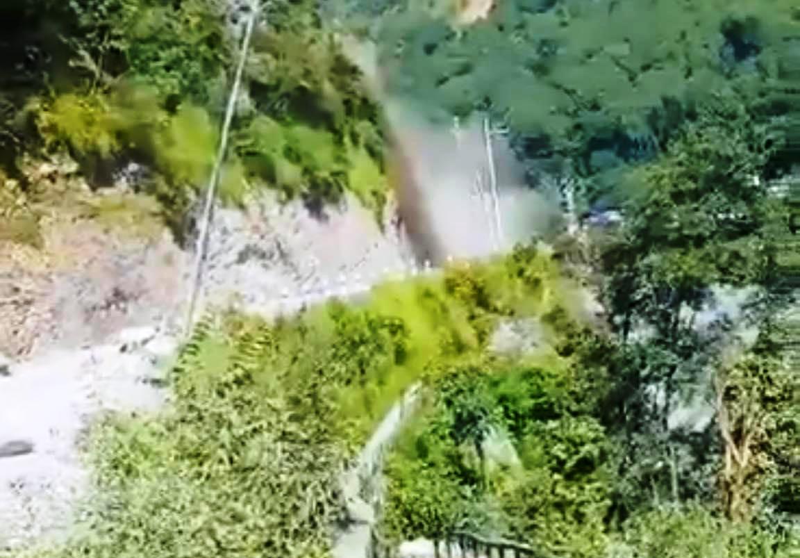 हाँडेभिरमा सुख्खा पहिरोले दुई जना पैदलयात्री घाईते