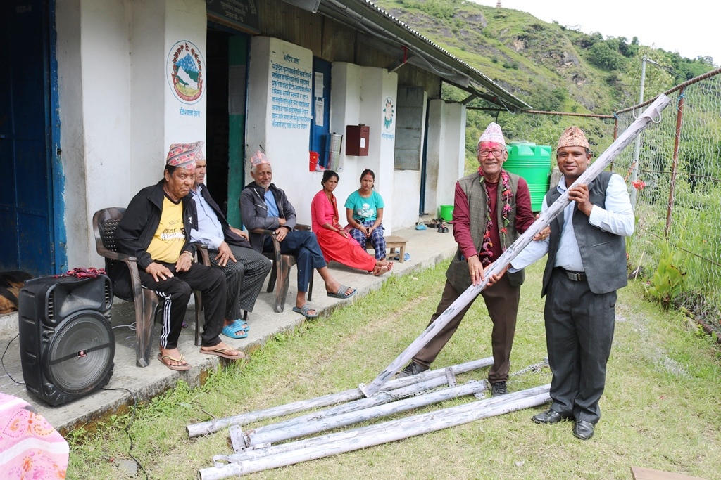 वसन्त आधारभूत विद्यालयमा विविध कार्यक्रम, विद्यालयलाई फलामे पिङ सहयोग
