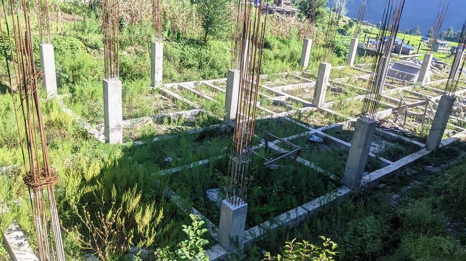 ताकममा निर्माणधिन अस्पताल भवन अलपत्र