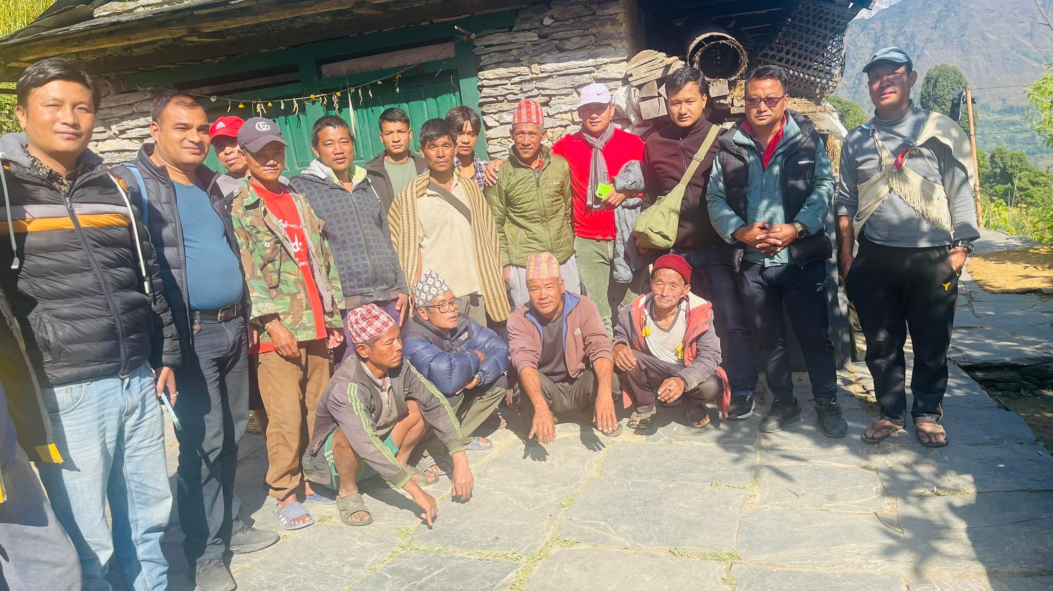 घरदैलोमा पुगेर मतदातासँग भोट माग्दै गठबन्धनका उम्मेद्वार
