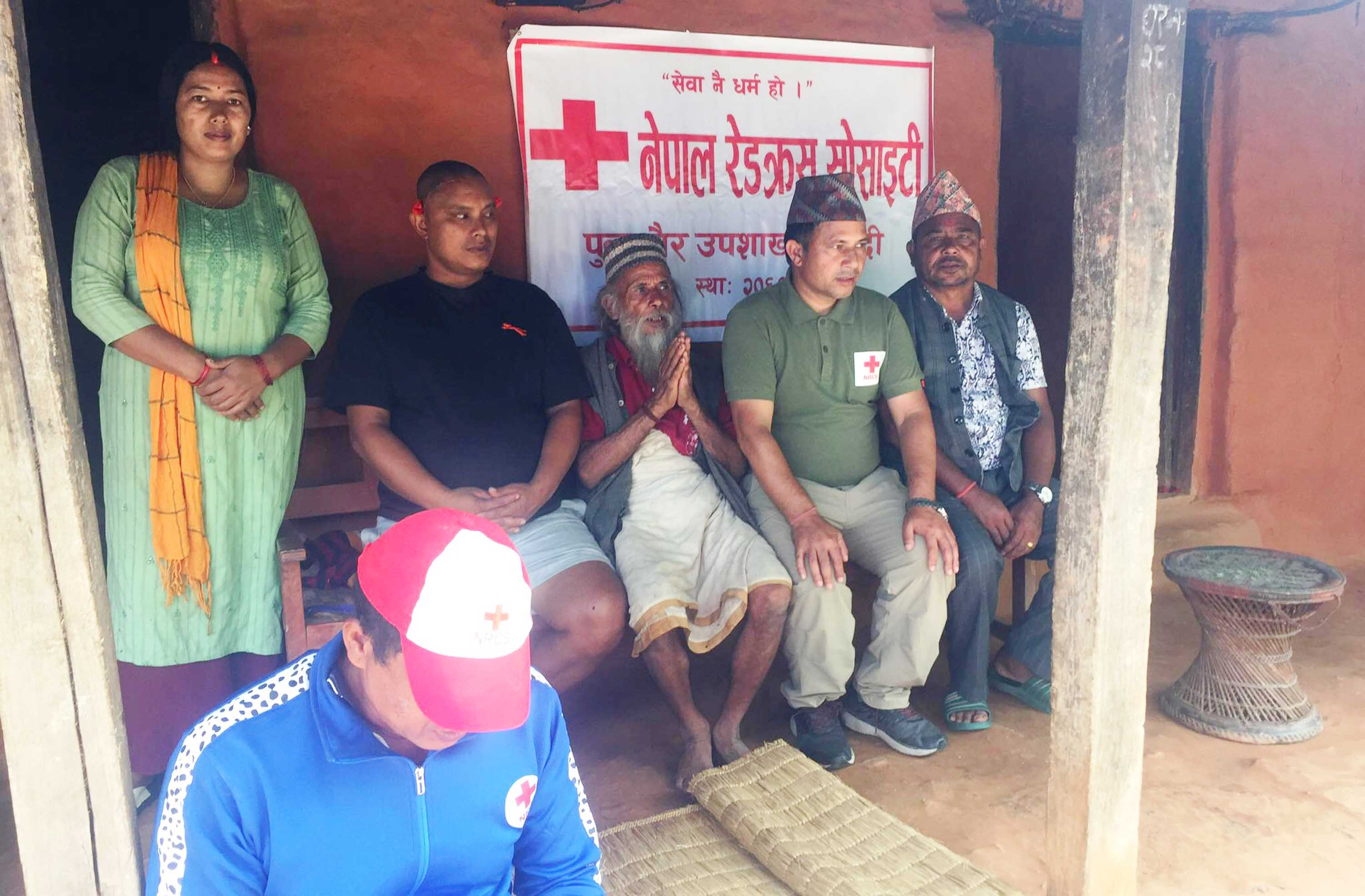 रेडक्रस पुलाचौरको शुभकामना आदानप्रदान तथा बिरामीलाई आर्थिक सहयोग
