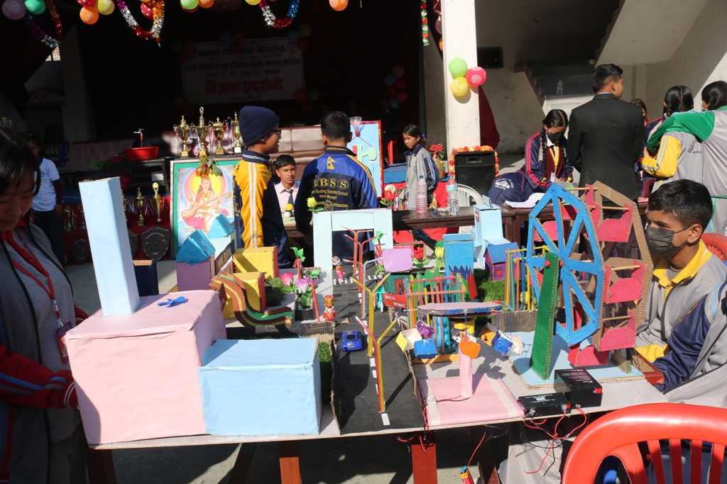 प्रकाश माविको ७०औं वार्षिकोत्सव तथा अभिभावक दिवसमा विज्ञान प्रदर्शनी (फोटोफिचर)