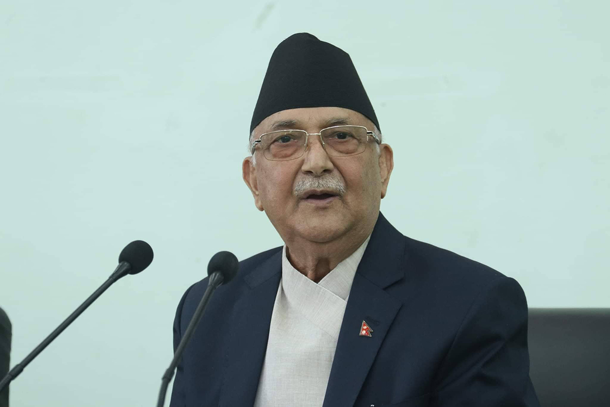 राष्ट्रिय पोशाकमा शपथ लिन एमाले सांसदलाई ओलीको निर्देशन