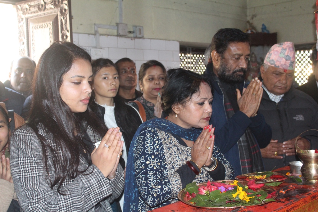पुर्वउपप्रधानमन्त्री तथा कांग्रेस नेता निधिद्धारा गलेश्वर मन्दिर दर्शन (तस्बिरहरु)