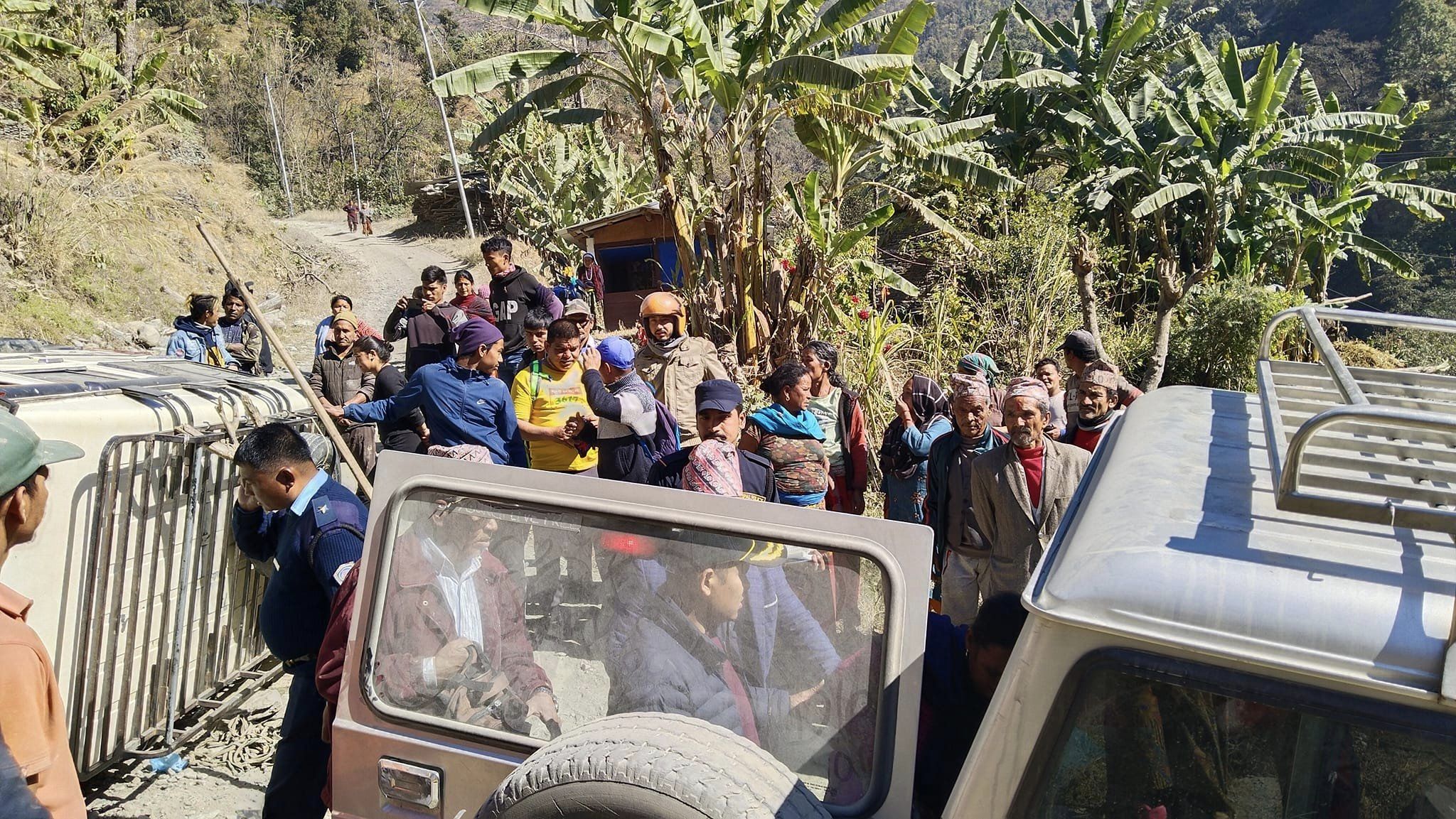 काफलचौरमा बोलेरो जिप पल्टिँदा एकको मृत्यु ,७ जना घाइते