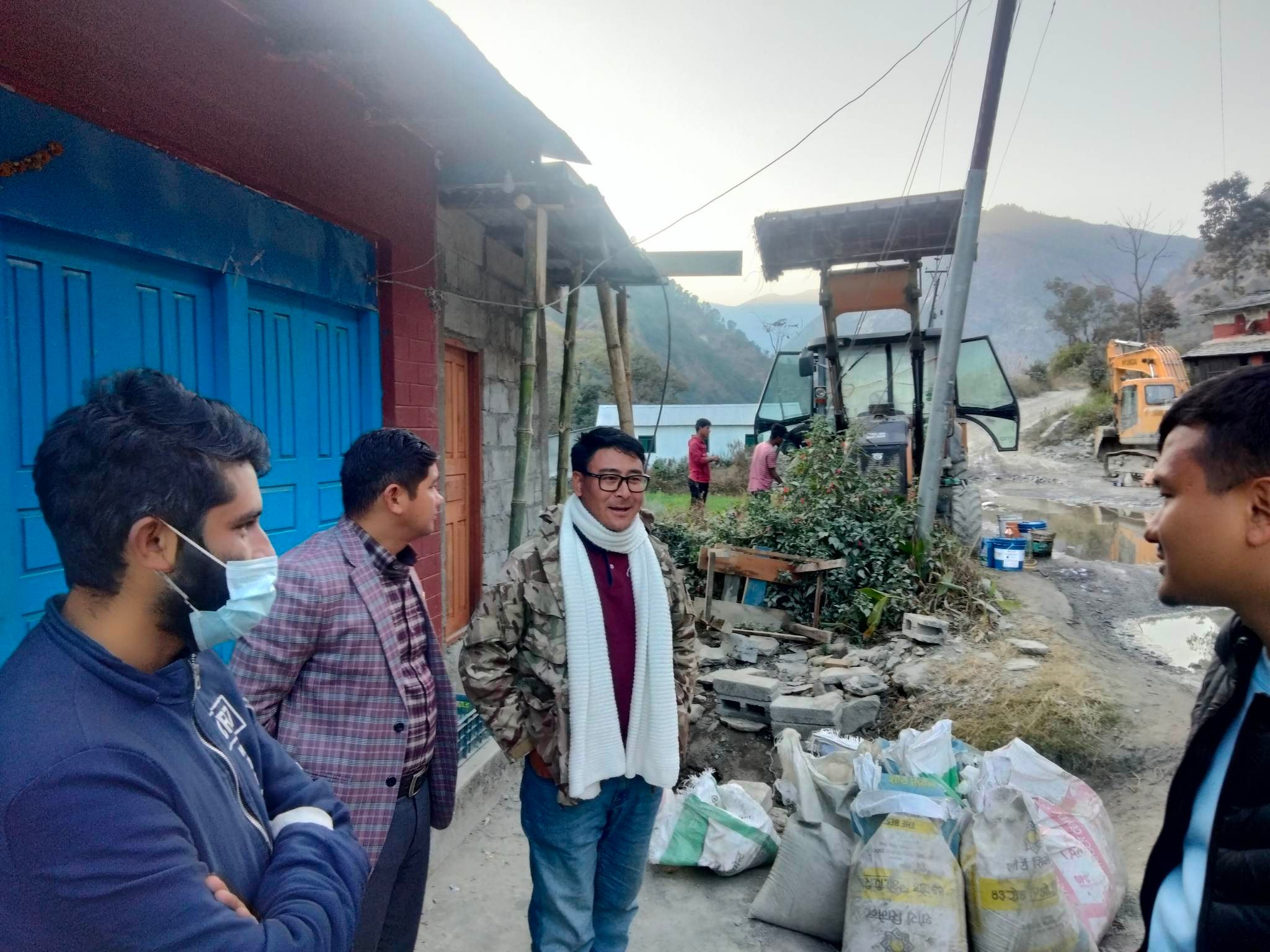 सडक निर्माणमा भएको ढिलाइले यात्रुलाई सास्ती