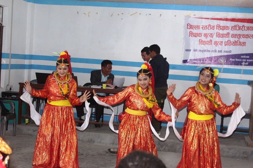 जिल्ला स्तरीय नृत्य प्रतियोगिता: शिक्षकमा बेनी सामुदायिक र विद्यार्थीमा प्रकाश मावि विजयी (तस्बिरहरू)