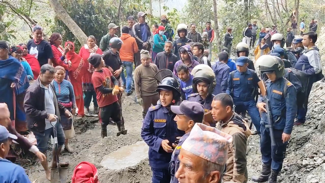 खानेपानी मुहानमा बागलुङ र बेनीको विवाद,ट्याङ्की भत्काएपछि आमने–सामने (भिडिओ)